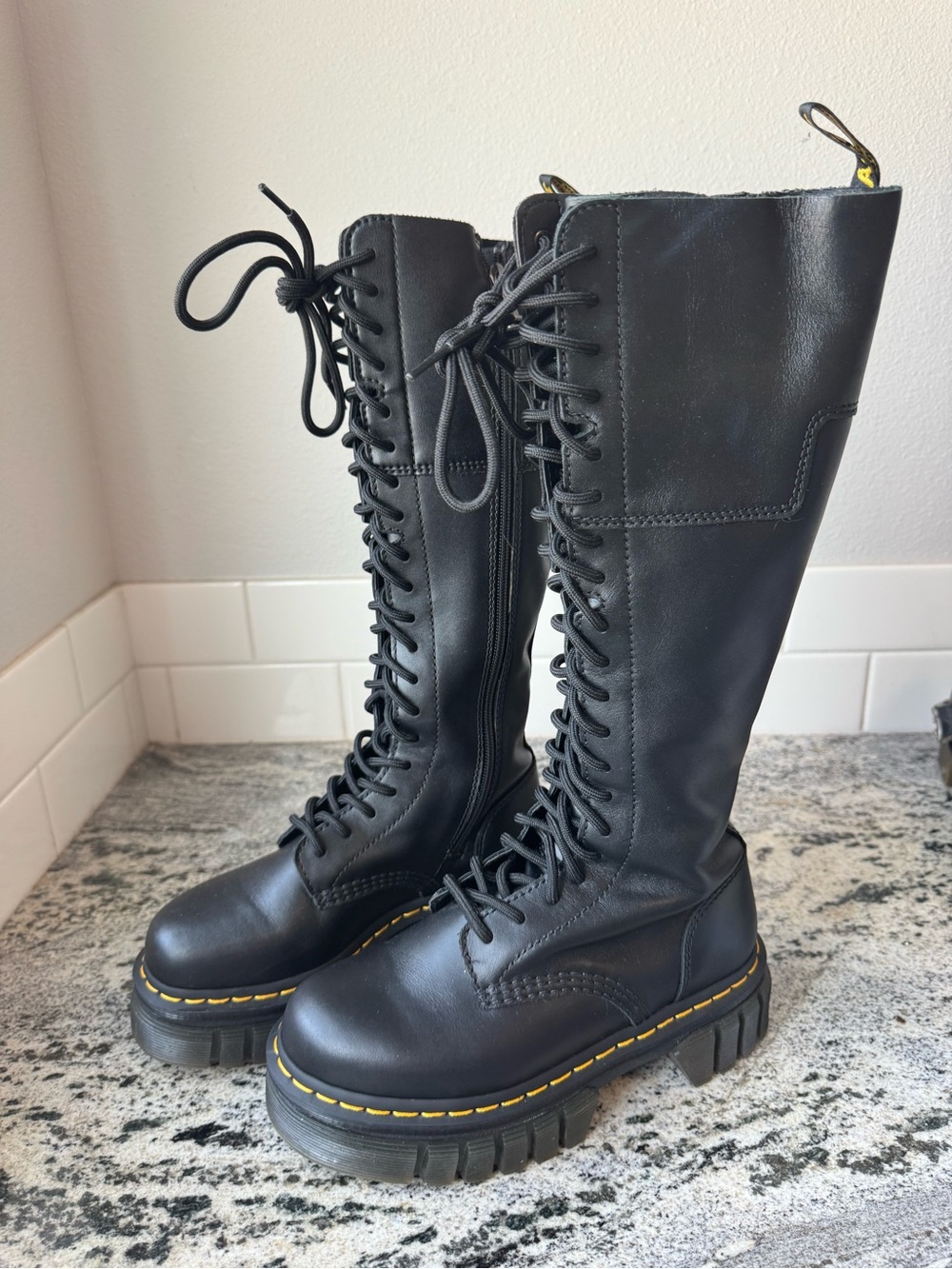 Dr. Martens Audrick 20-Eye Platform Boots in black. 6 L. EUC